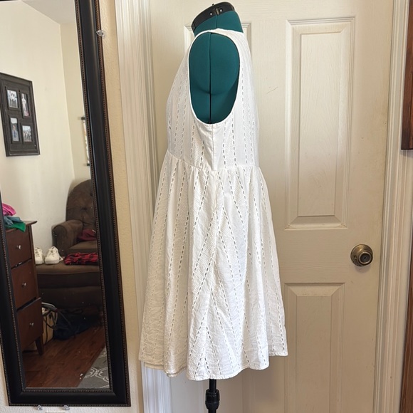 White Sleeveless V-Neck Babydoll Mini Dress - Picture 3 of 5